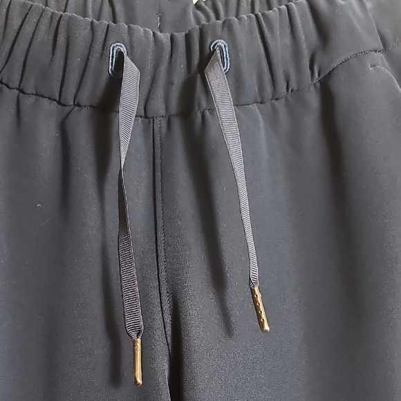 LULULEMON On The Fly Pant Woven 30" In Navy Size 2 - Picture 11 of 16